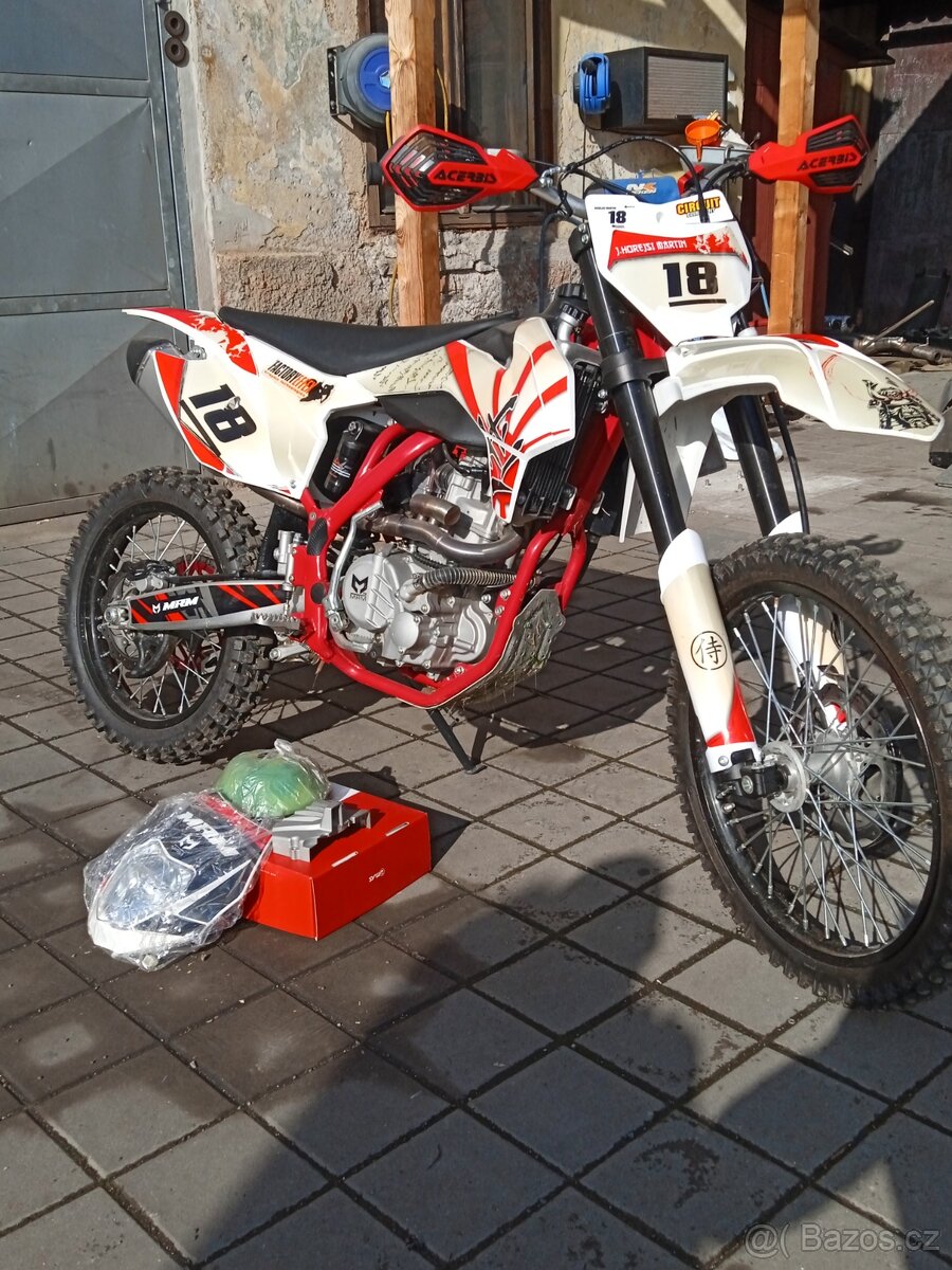Moto 300ccm/4-takt,el.startér-Zánovní moto