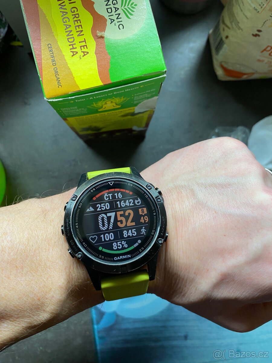 Garmin FENIX 5 se safírovým sklíčkem