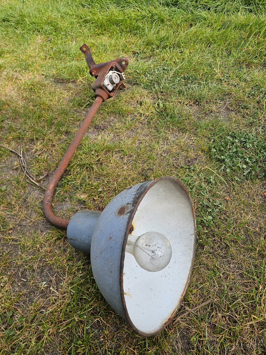 Smaltovaná lampa