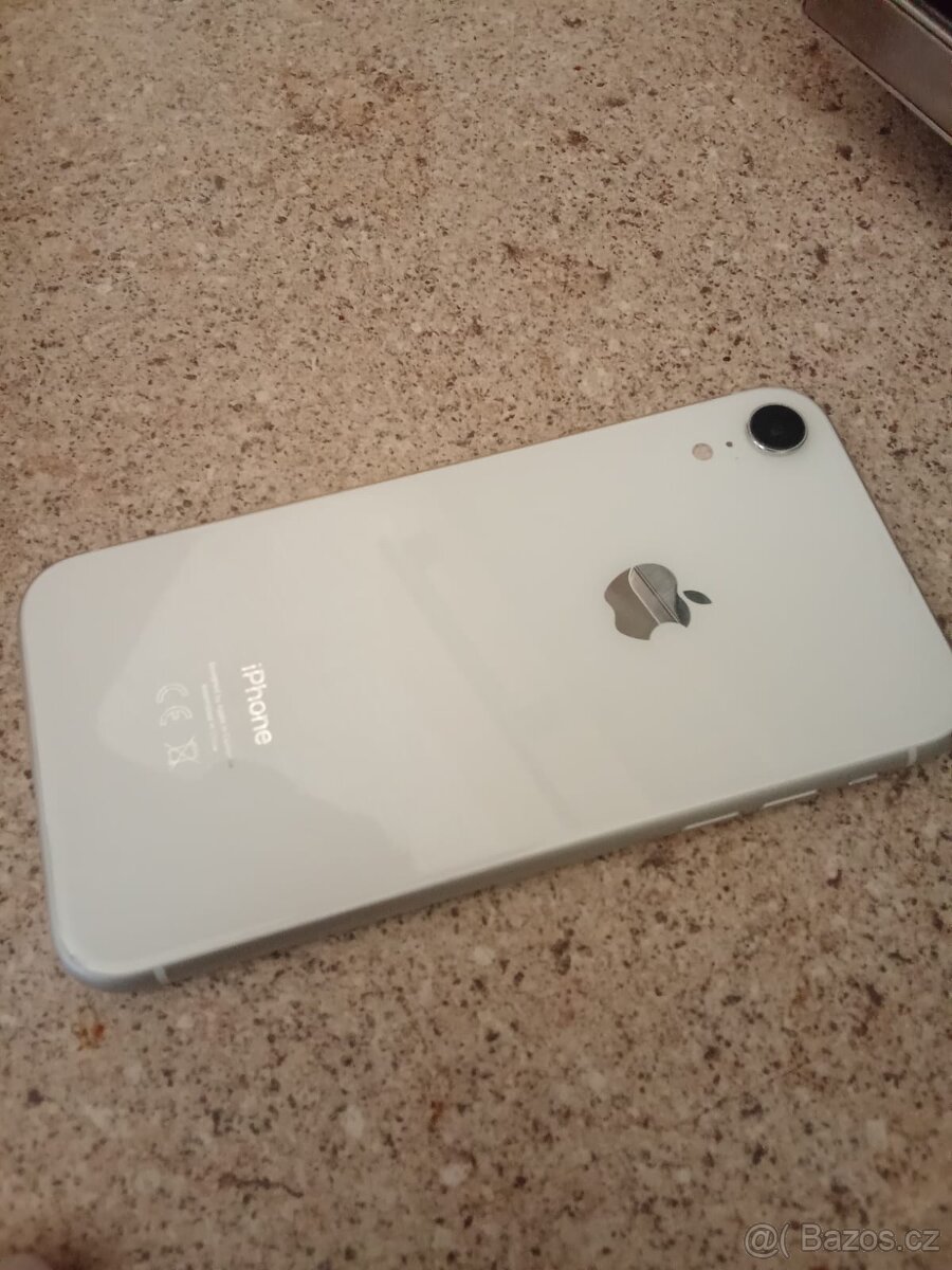 iPhone xr bíli 64GB