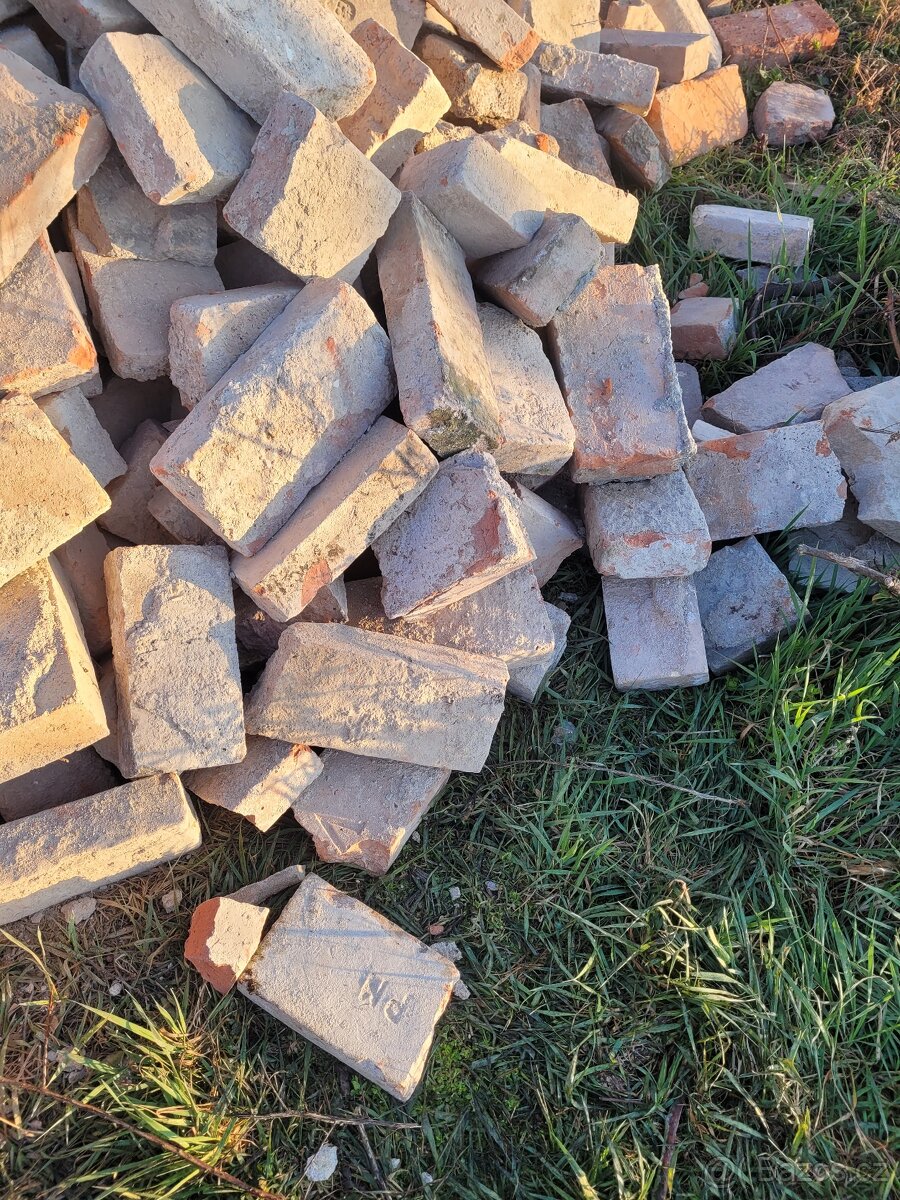 Cihly zvonivky klasické staré 100 let použité