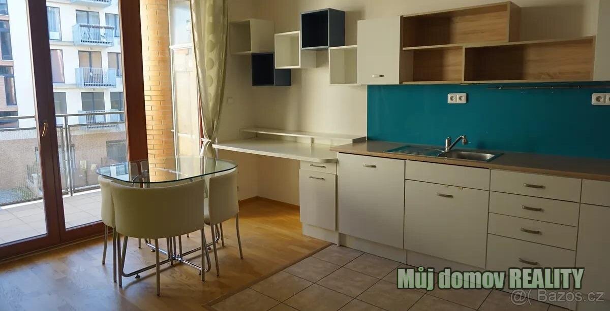 Pronájem prostorného bytu 2+kk se dvěma balkony v prestižní
