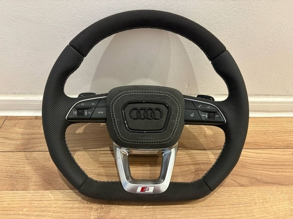 AUDI ŠPORTOVÝ VYHRIEVANÝ - ALKANTARA / KOŽA biela niť