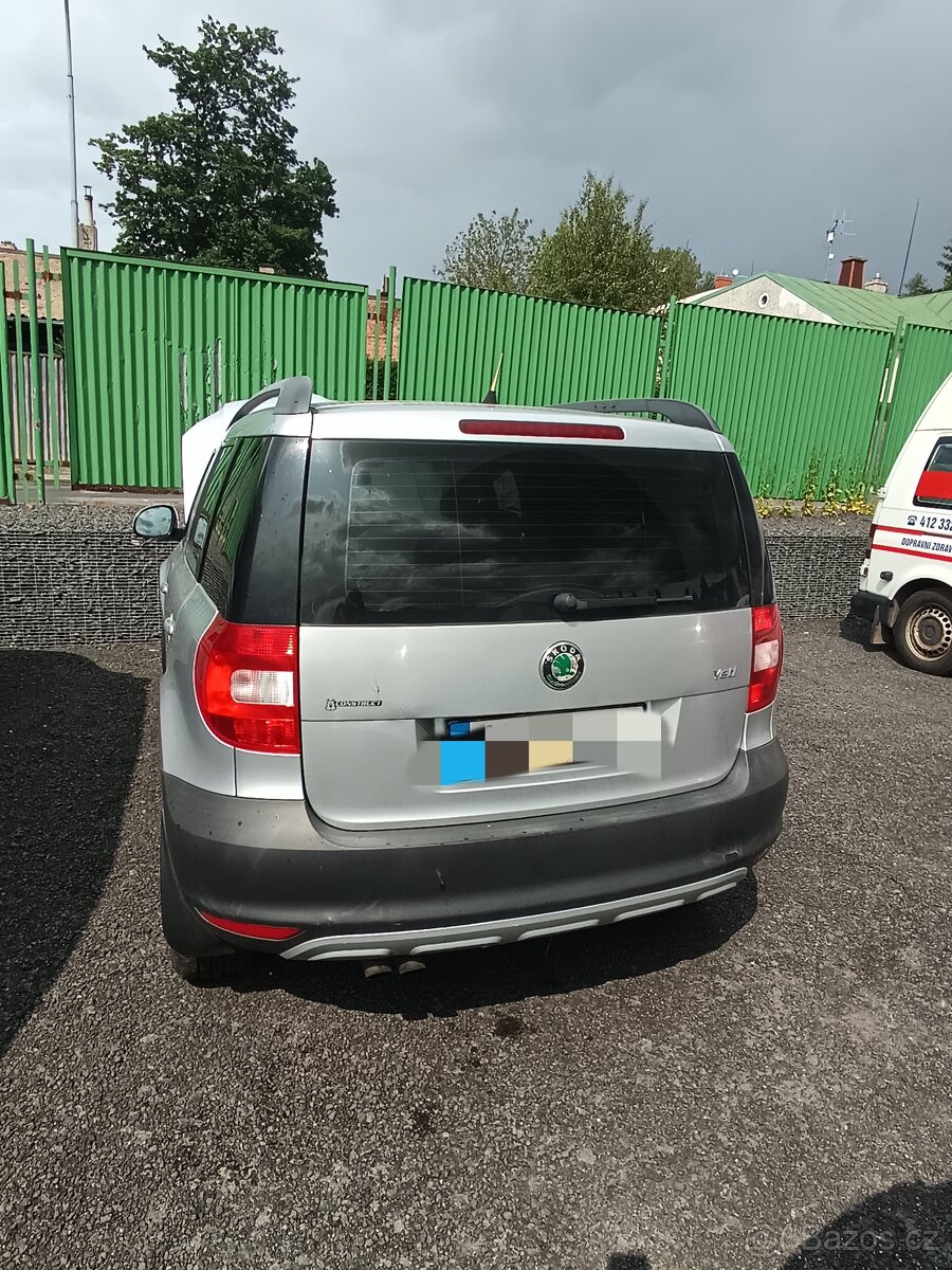 Škoda Yeti 2.0 TDI 2011 – havarovaná, pojízdná