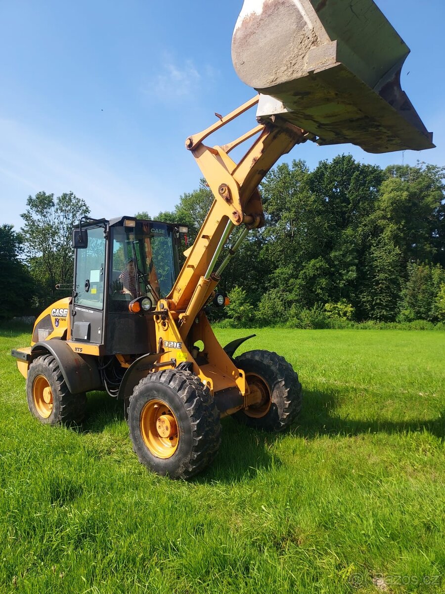 Kolový nakladač Case 321E atlas ar JCB cat