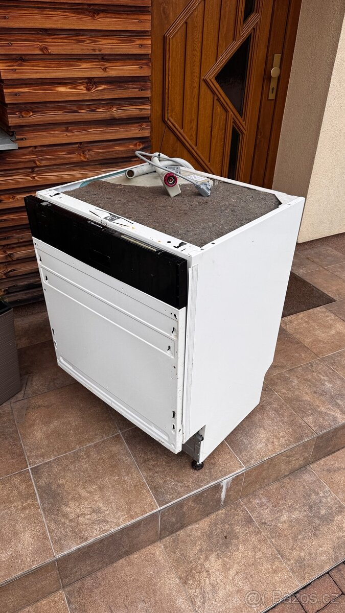 Myčka Electrolux vestavná 60cm