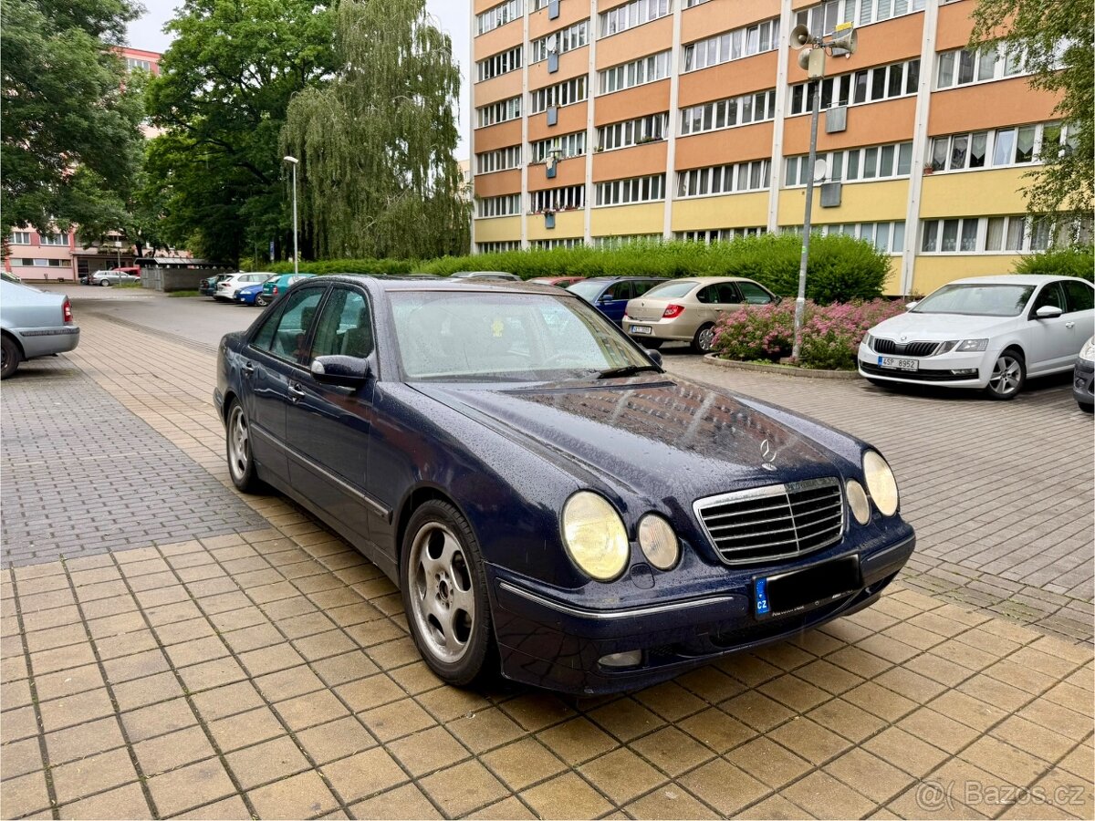 Mercedes-Benz E240 Avantgarde plná výbava, 220tkm, Automat