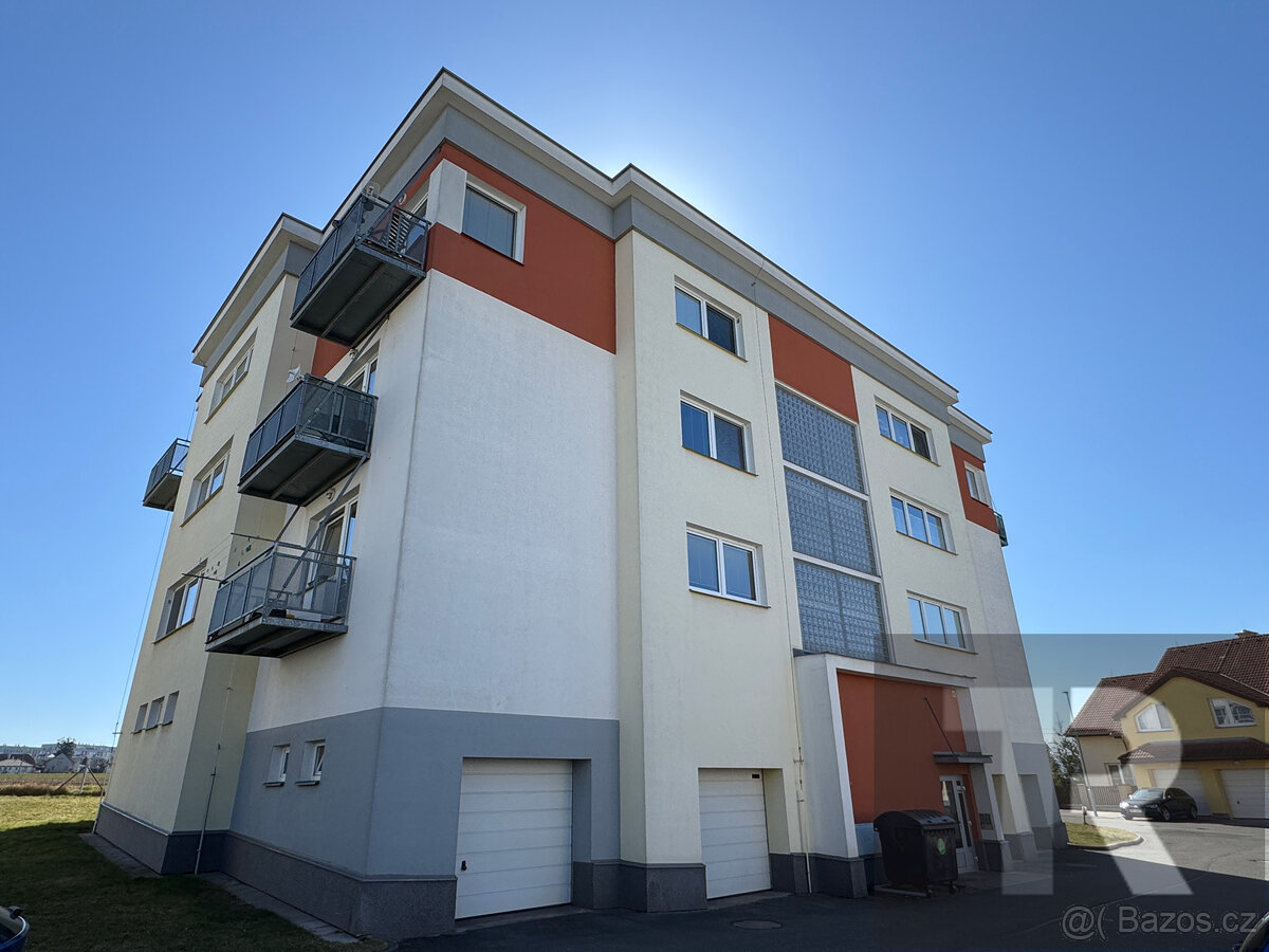 Prodej bytu 3+kk+B, 108 m2 s venkovním parkovacím stáním v P
