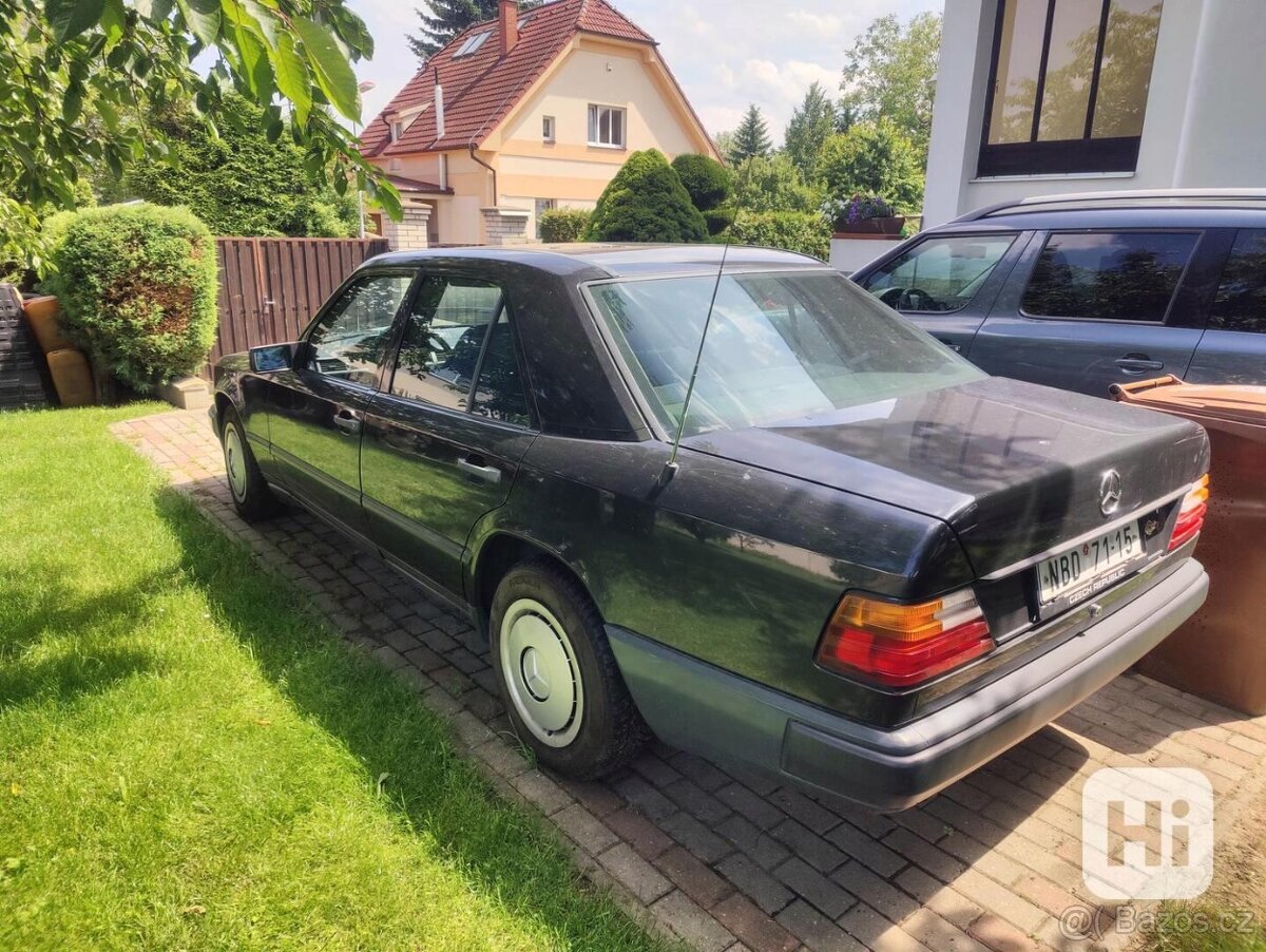 MERCEDES BENZ 124 (rok 1987)