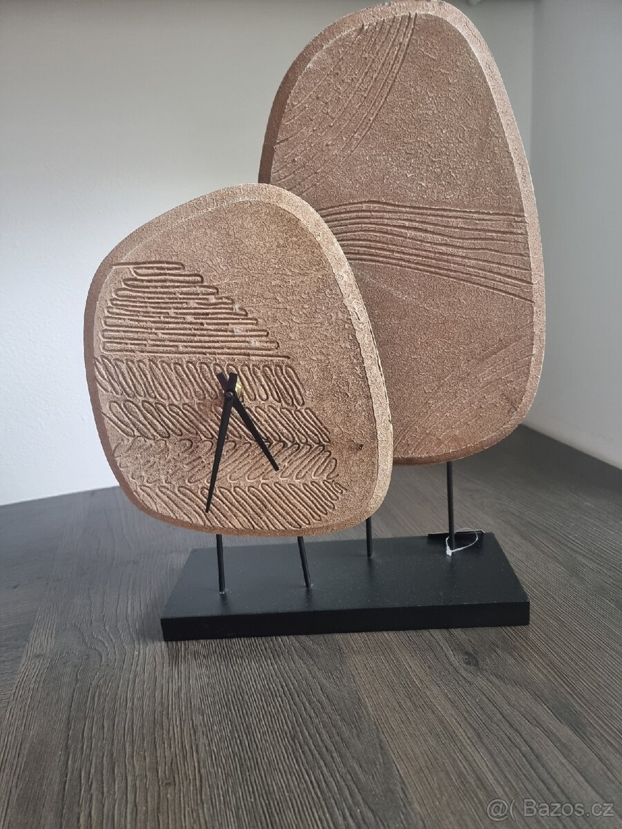 Krásné nové dekorativní hodiny na baterie Xxxlutz