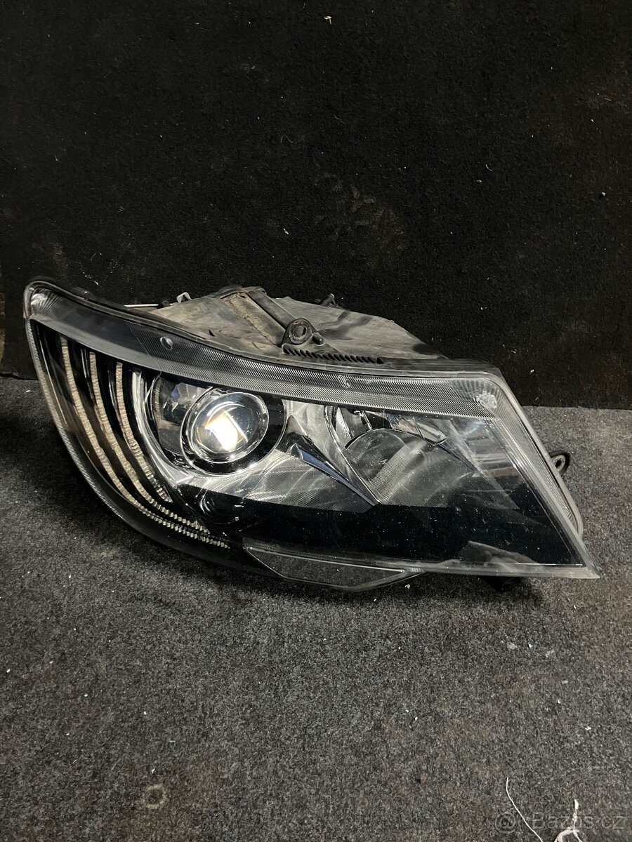 Škoda superb 2 přední světla xenony FACELIFT