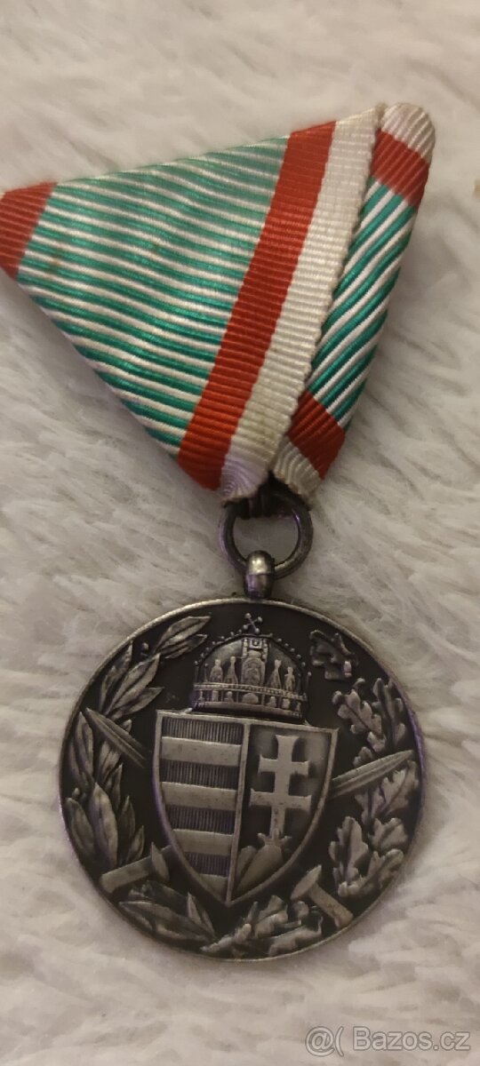 Medaile, vyznamenání.