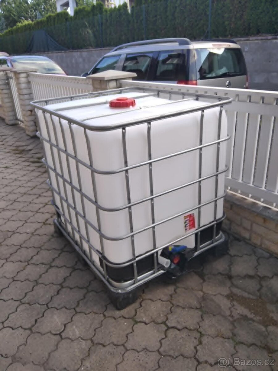 Prodám IBC kontejnery objem 1000 L čisté TOP STAV