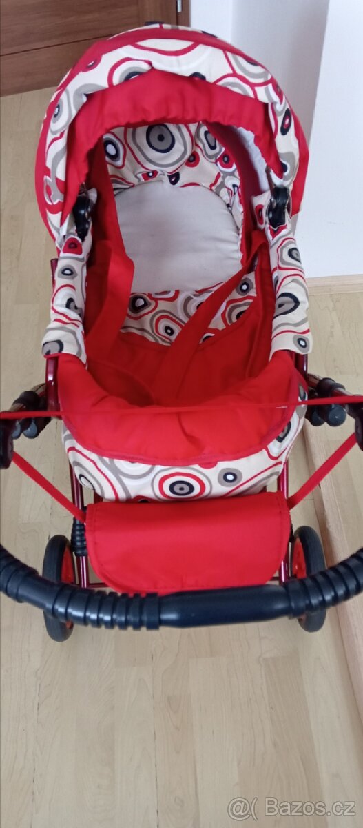 Kočárek pro panenky