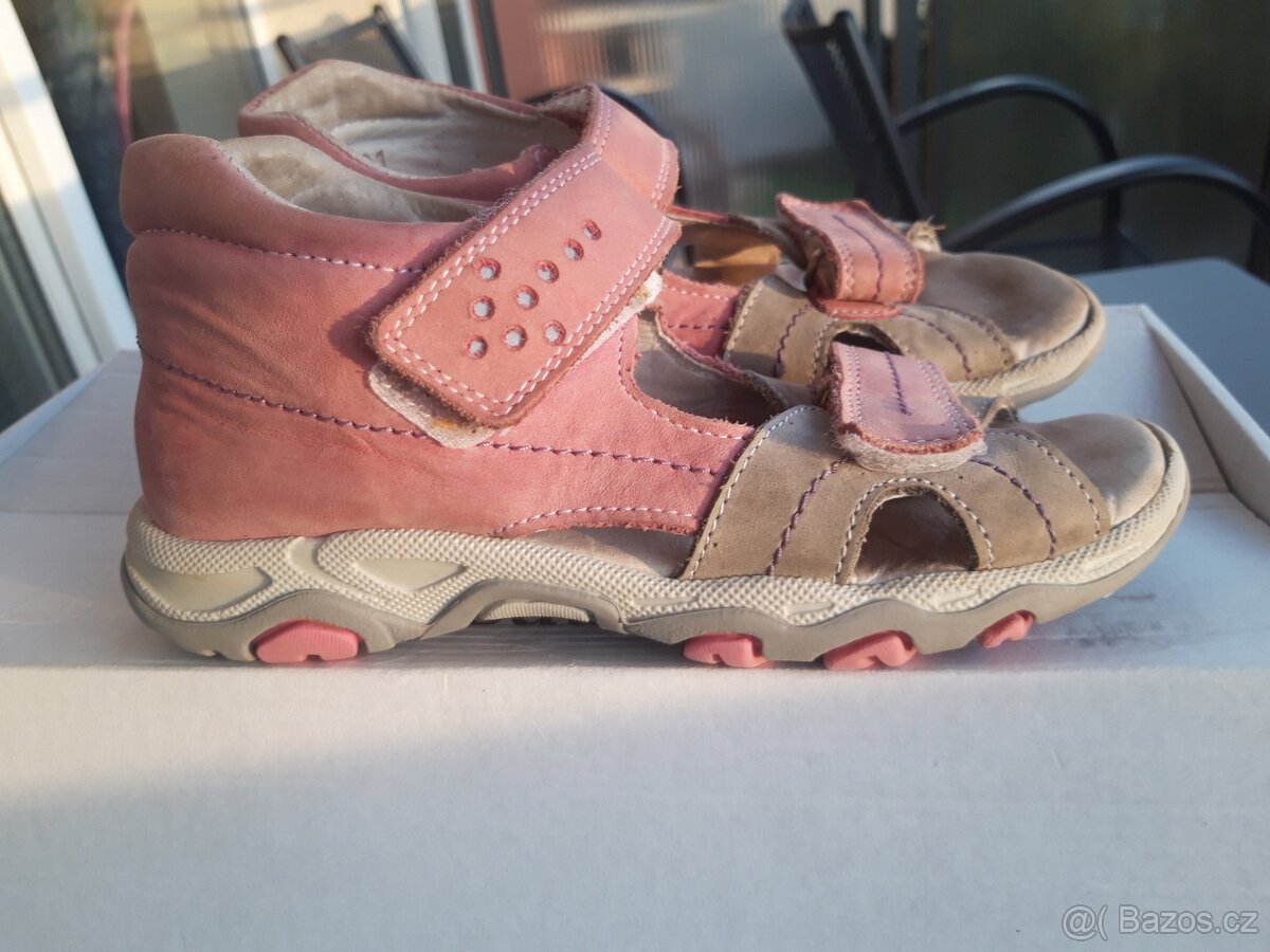 dívčí sandálky velikost 31