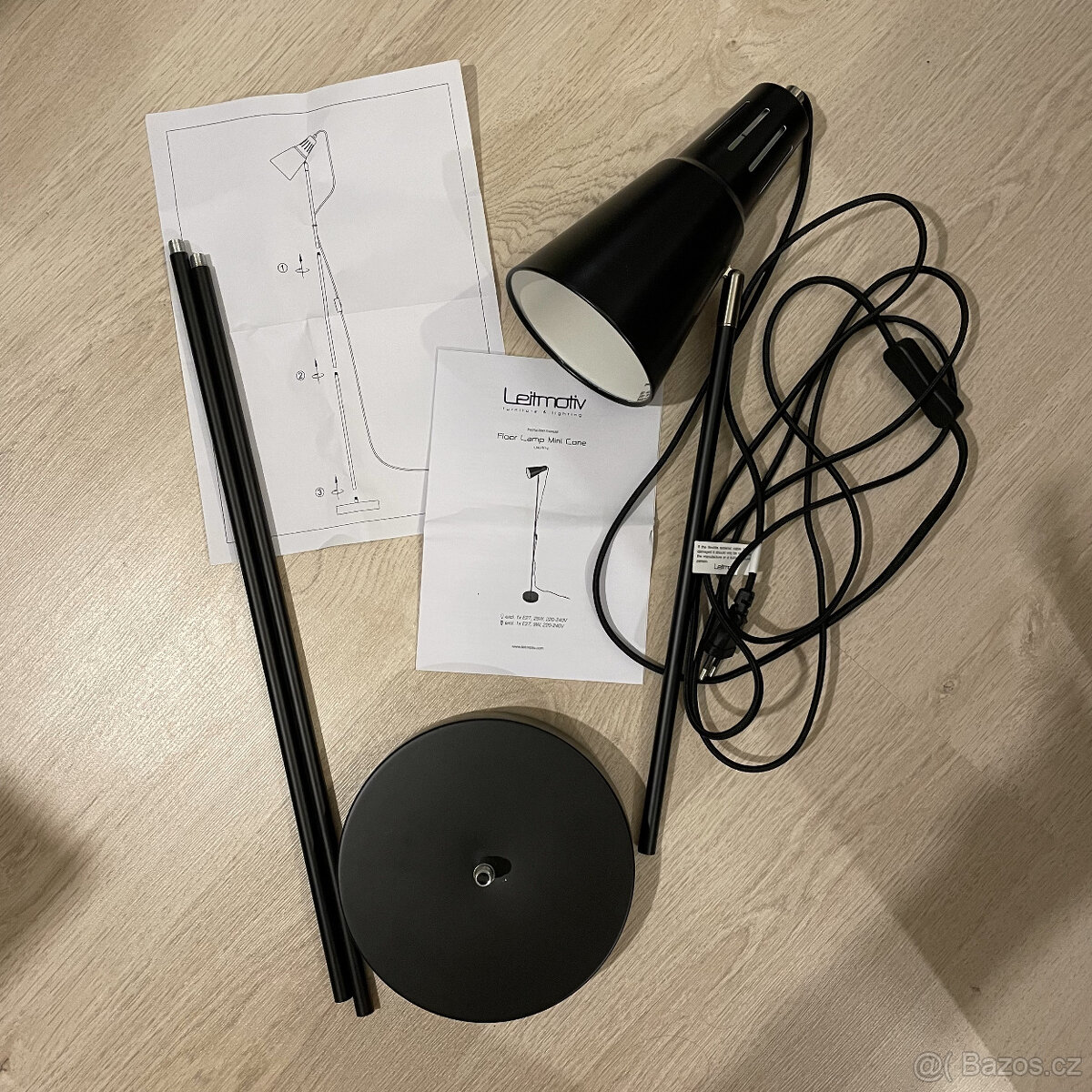 Černá stojací lampa Leitmotiv Mini Cone, výška 147,5 cm