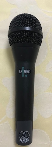 AKG D880