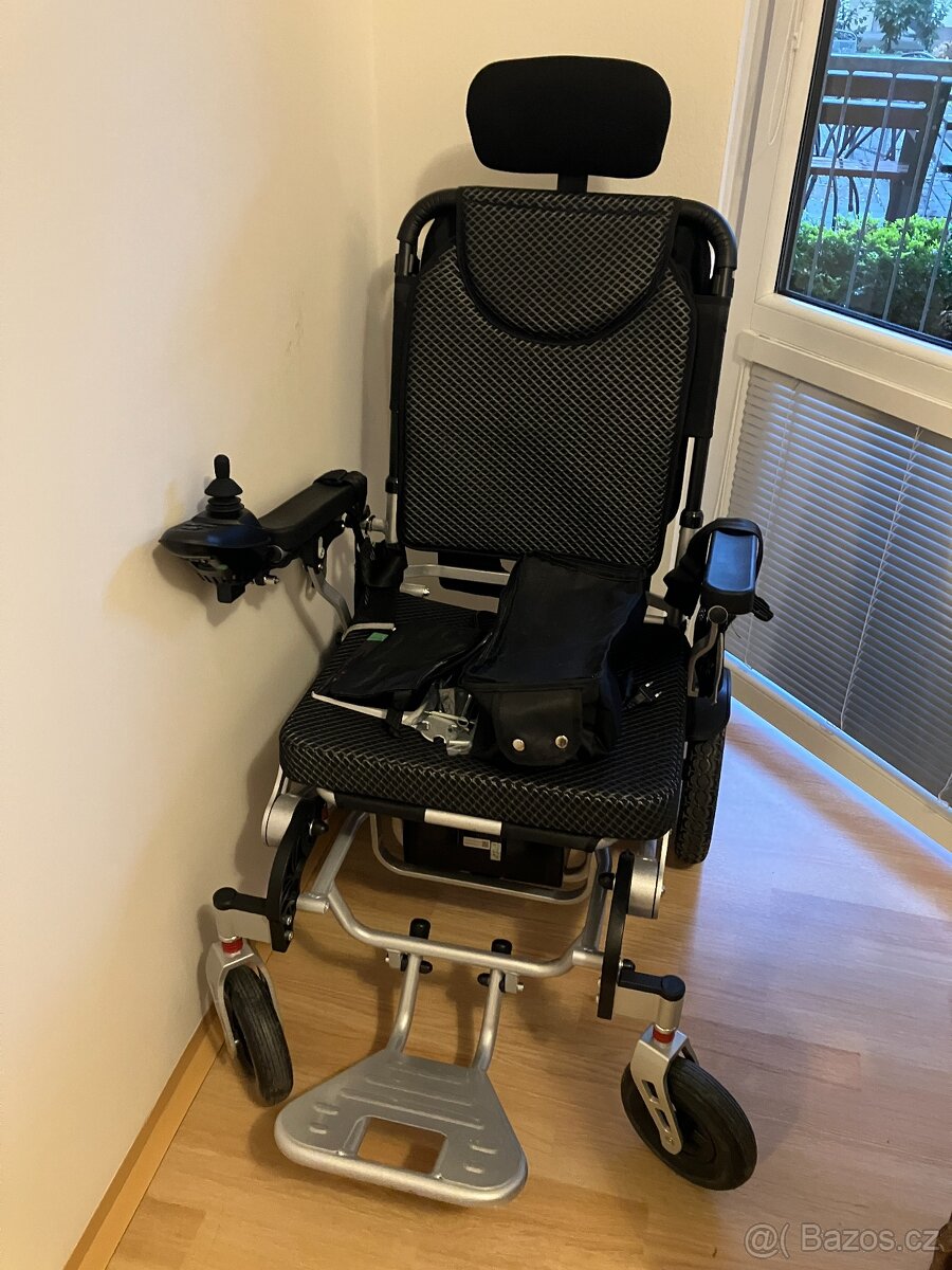 8000 XL Li-ion elektrický invalidní vozík 52 cm + hlavová op