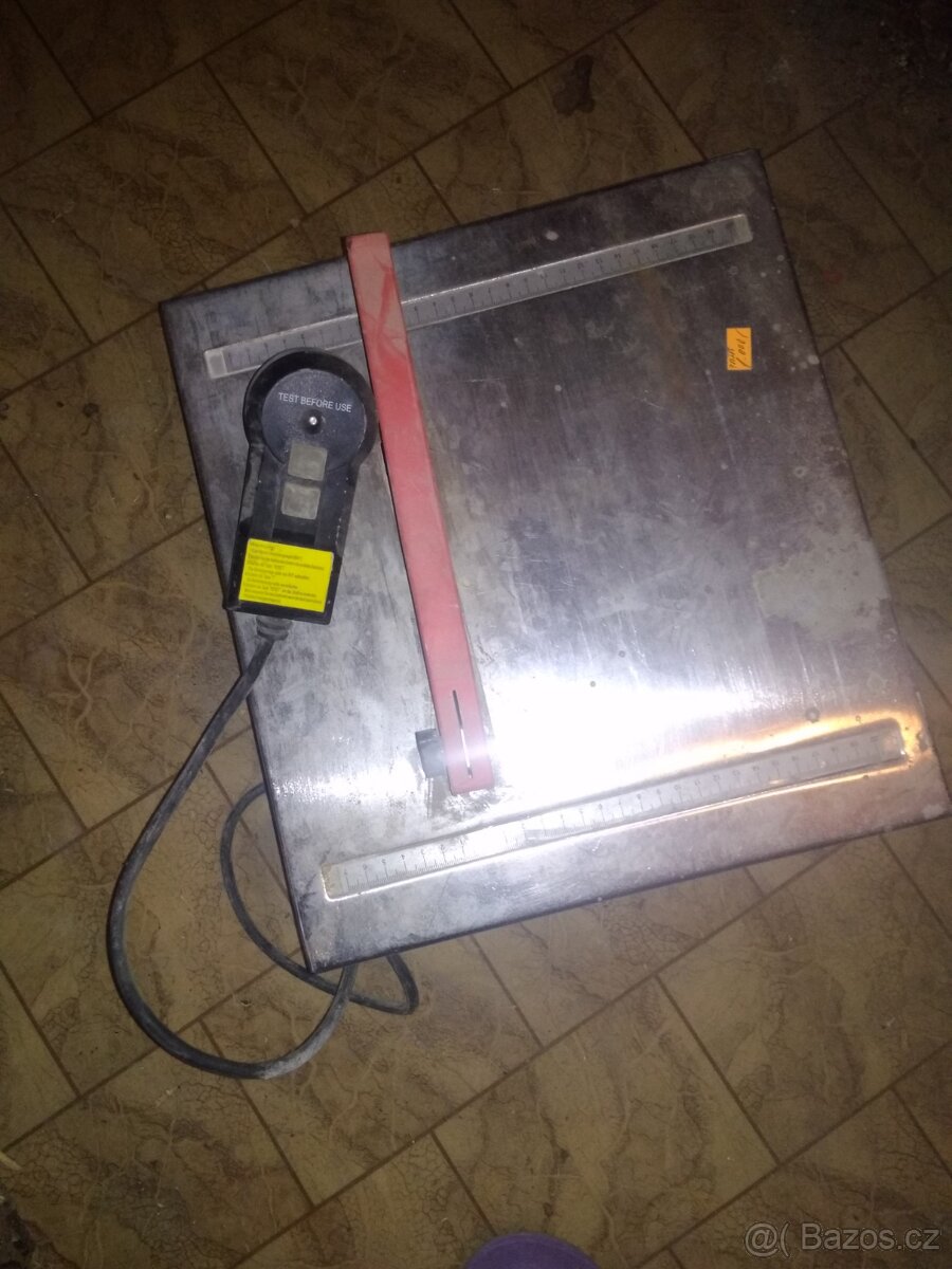 Prodám elektrickou řezačku na dlažbu