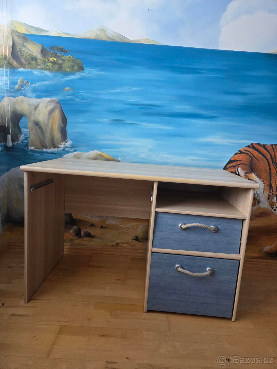 Prodám psací stůl do dětského/studentského pokoje