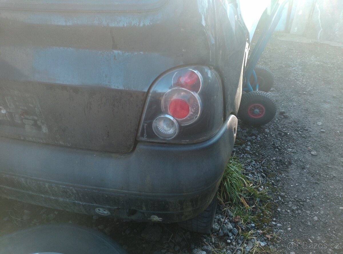 Renault tvingo zadní světla