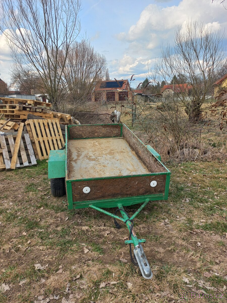 Přívěsný vozík za auto