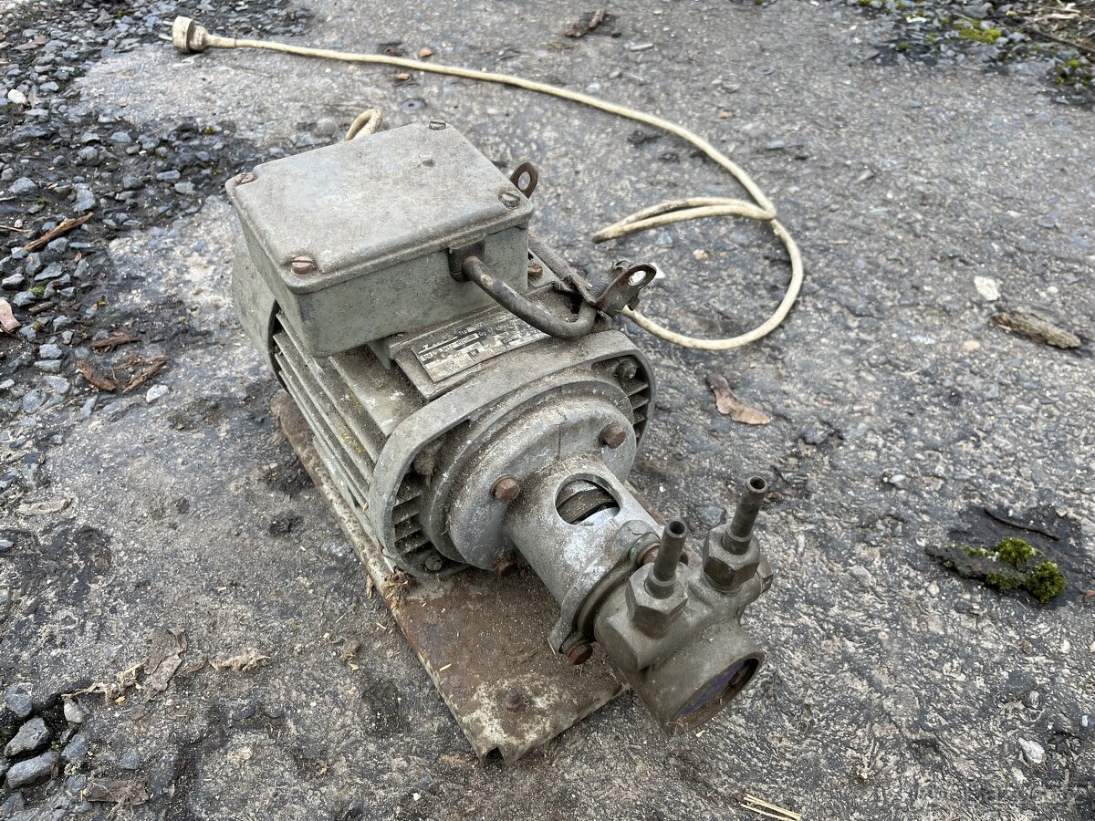 Motor s čerpadlem (pumpou)