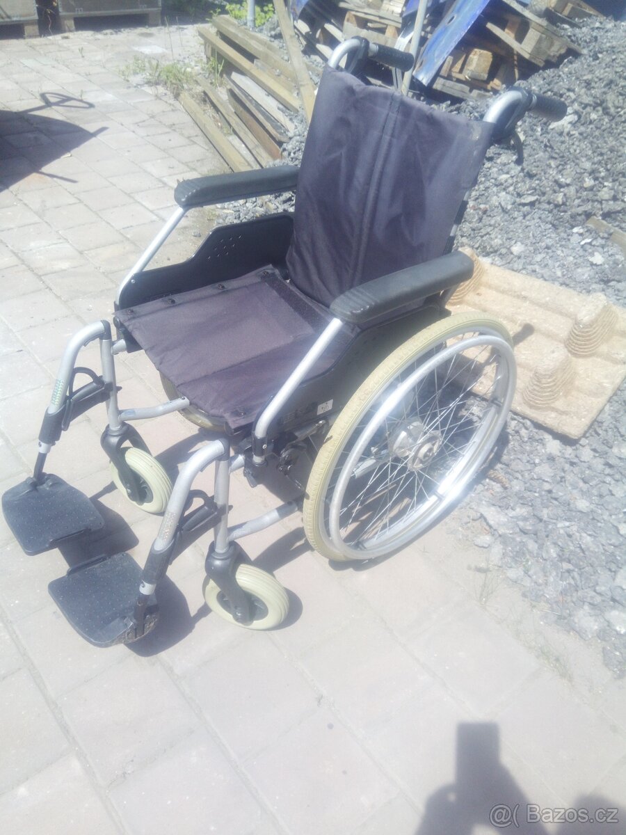 Invalidní vozík skladaci