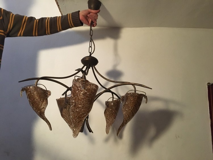 Sada lustru, lampy a svítidel