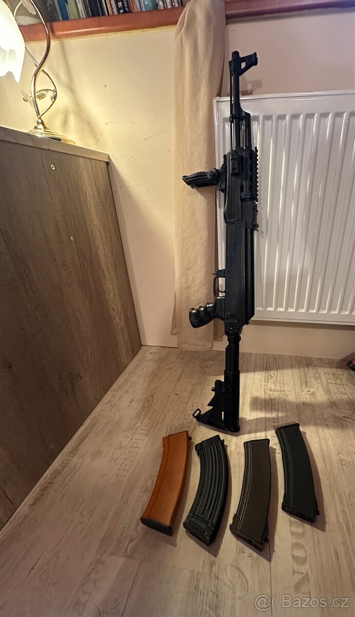 Ak s plastovým tělem