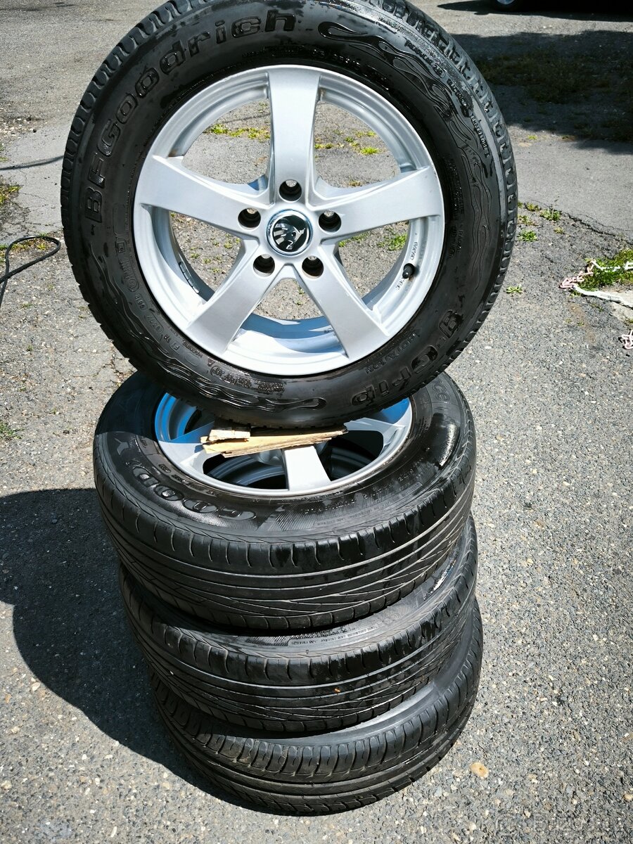 ALU kola 5x112R15 + letní pneu, Octavia II