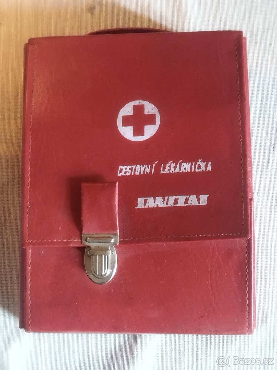 Retro cestovní lékárnička z roku 1985 v původním stavu