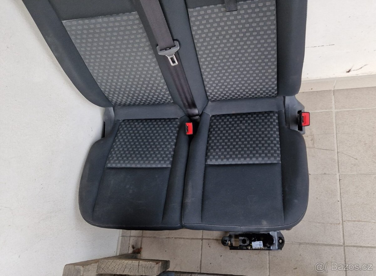 Ford custom dvousedák
