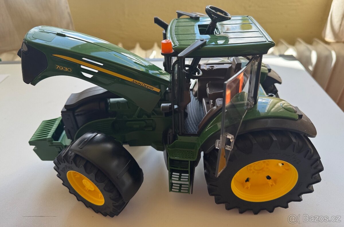 BRUDER TRAKTOR John Deer