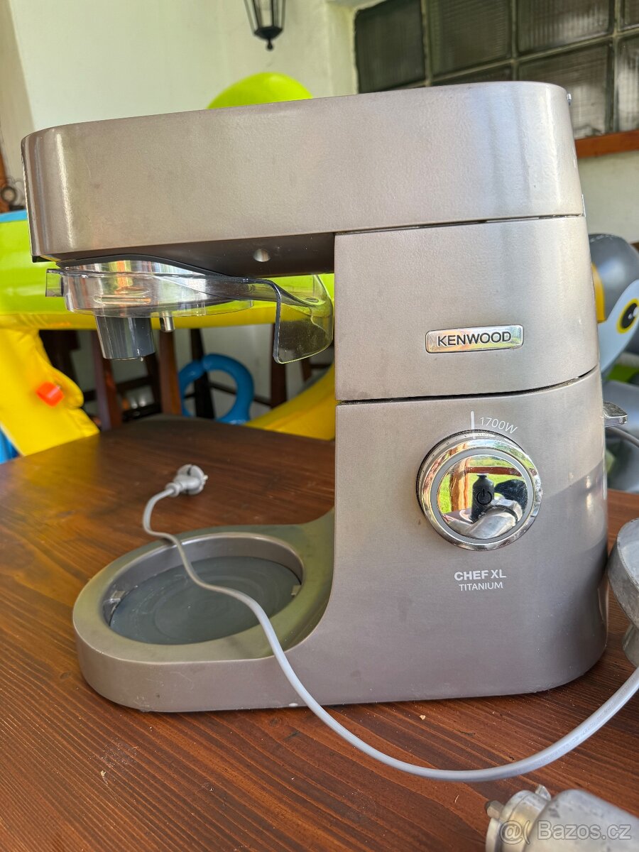 Kuchyňský robot KENWOOD Chef XL TITANIUM, KLV80