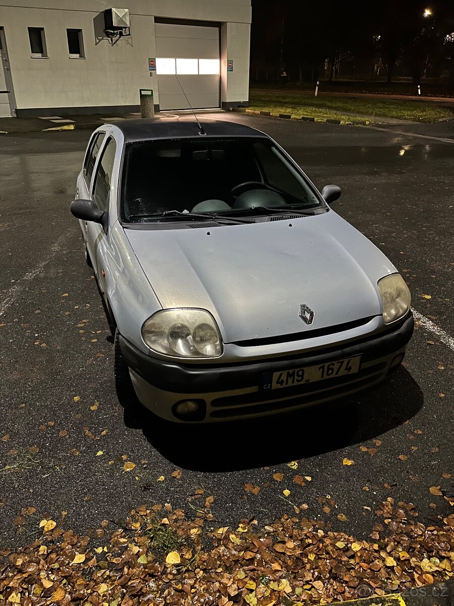 Prodám Renault Clio 2 na opravu nebo na díly