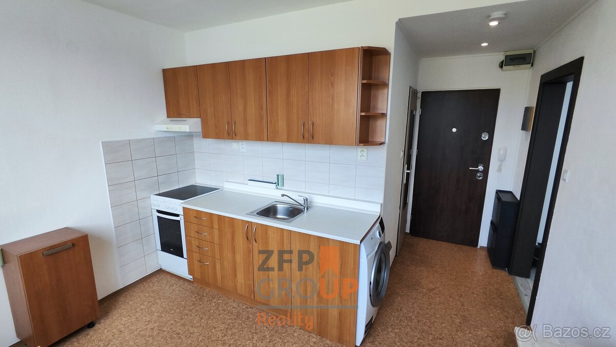 Pronájem bytu 1+1 o rozloze 32 m2 + balkon + Garáž, ulice Za