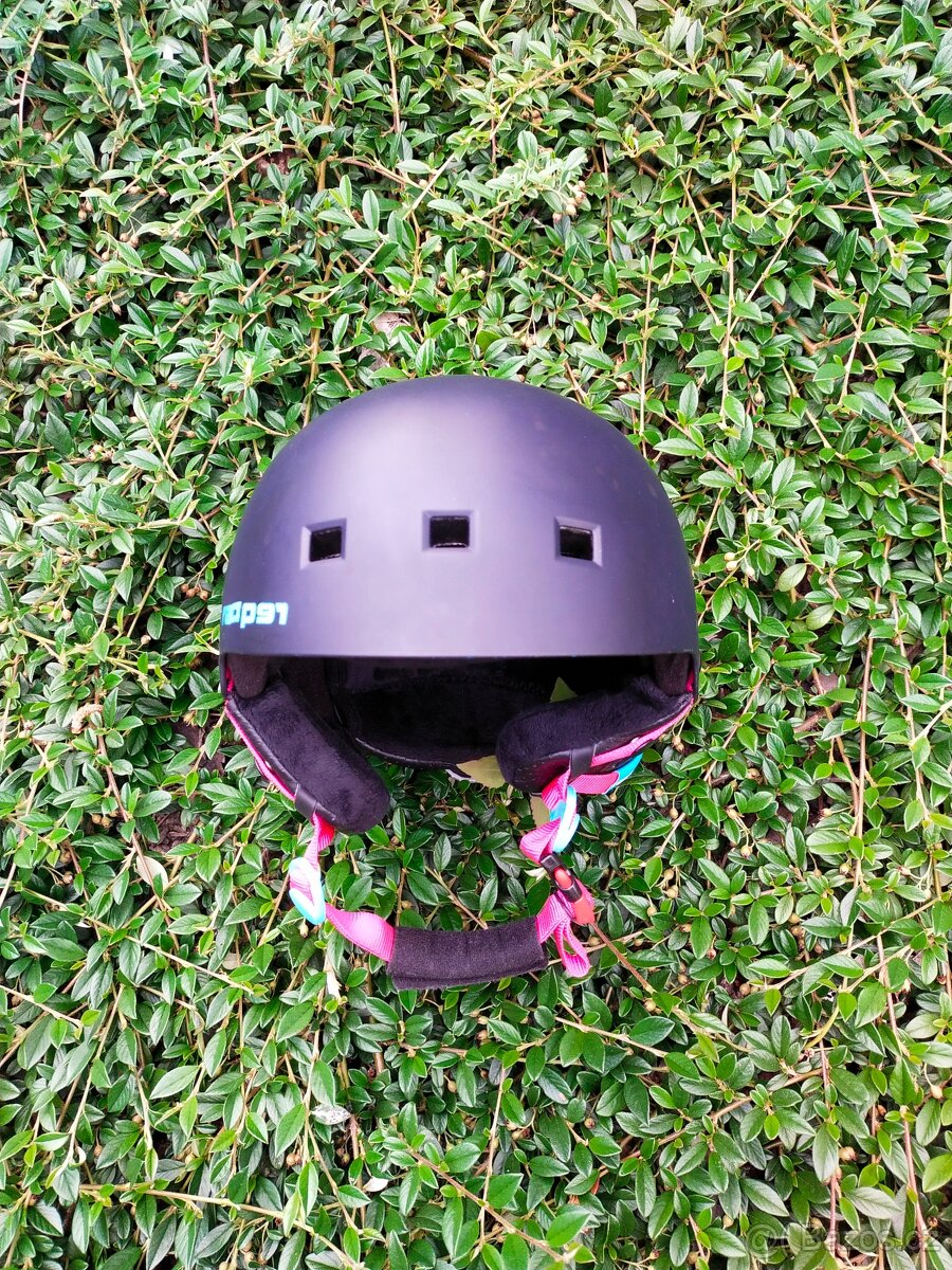 HELMA A BRÝLE NA ZIMNÍ SPORTY