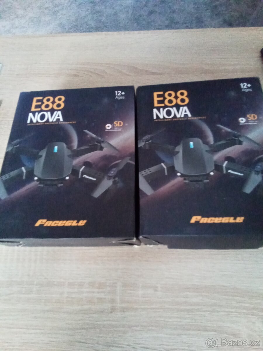 Dron s kamerou