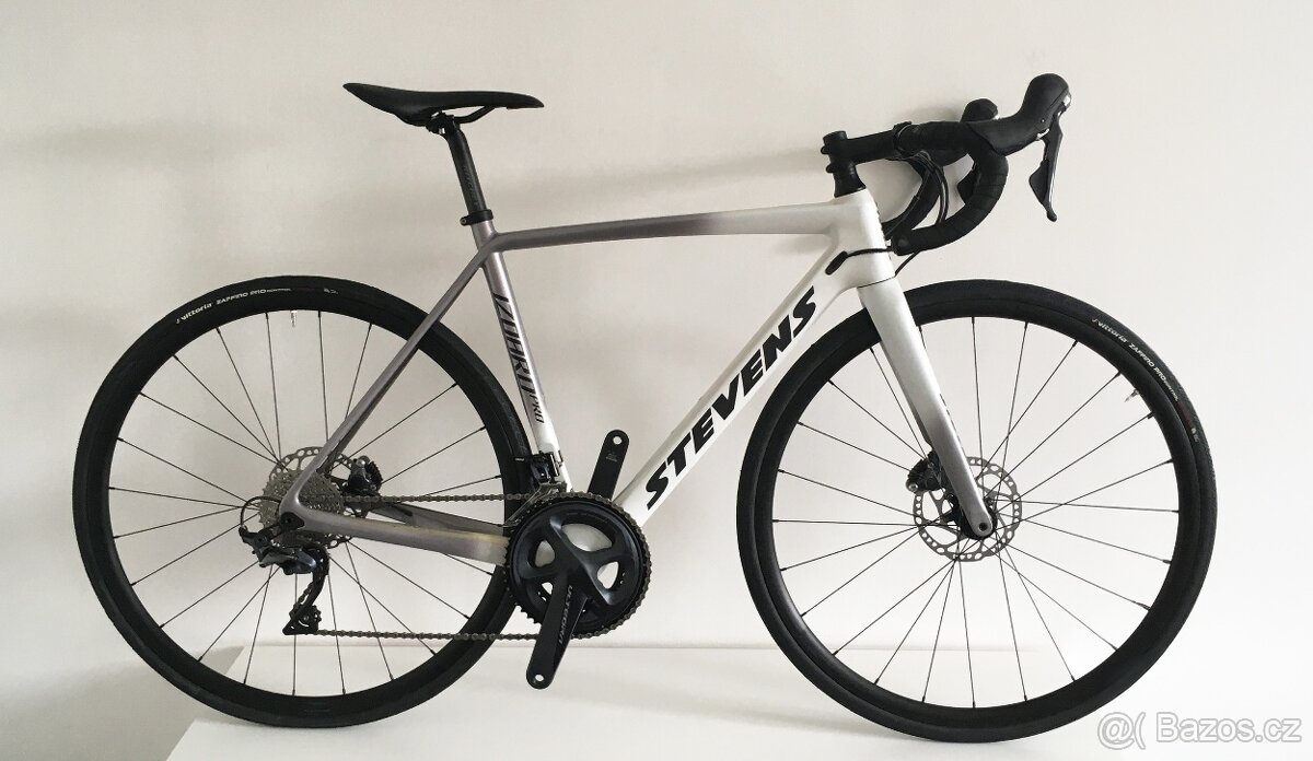 Silniční karbonové kolo Stevens Izoard Pro Disc (2021) – bíl