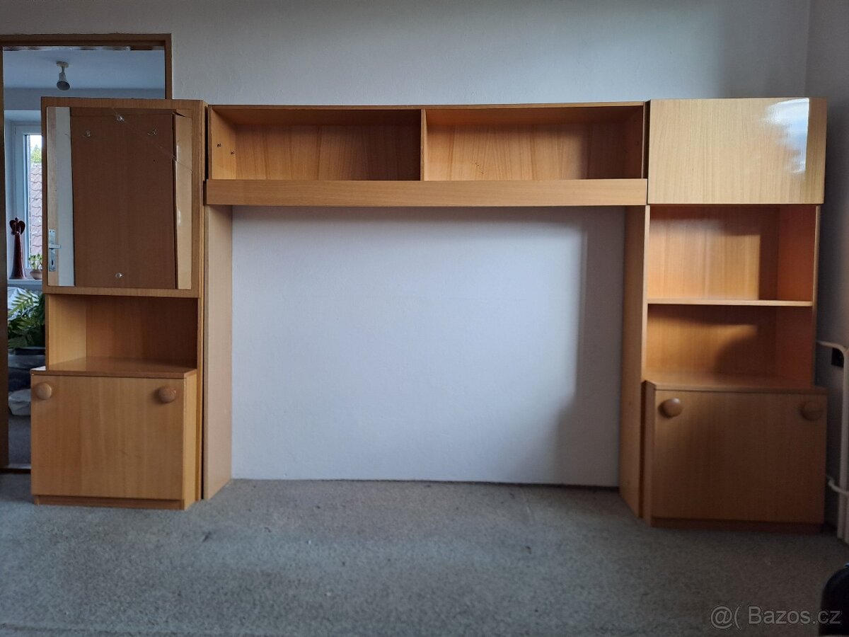 Ložnicový nábytek - 2x skříň, 1x sestava, postel zdarma