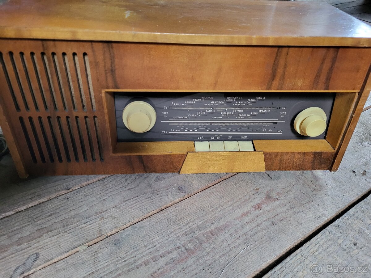 Radio TESLA 323A