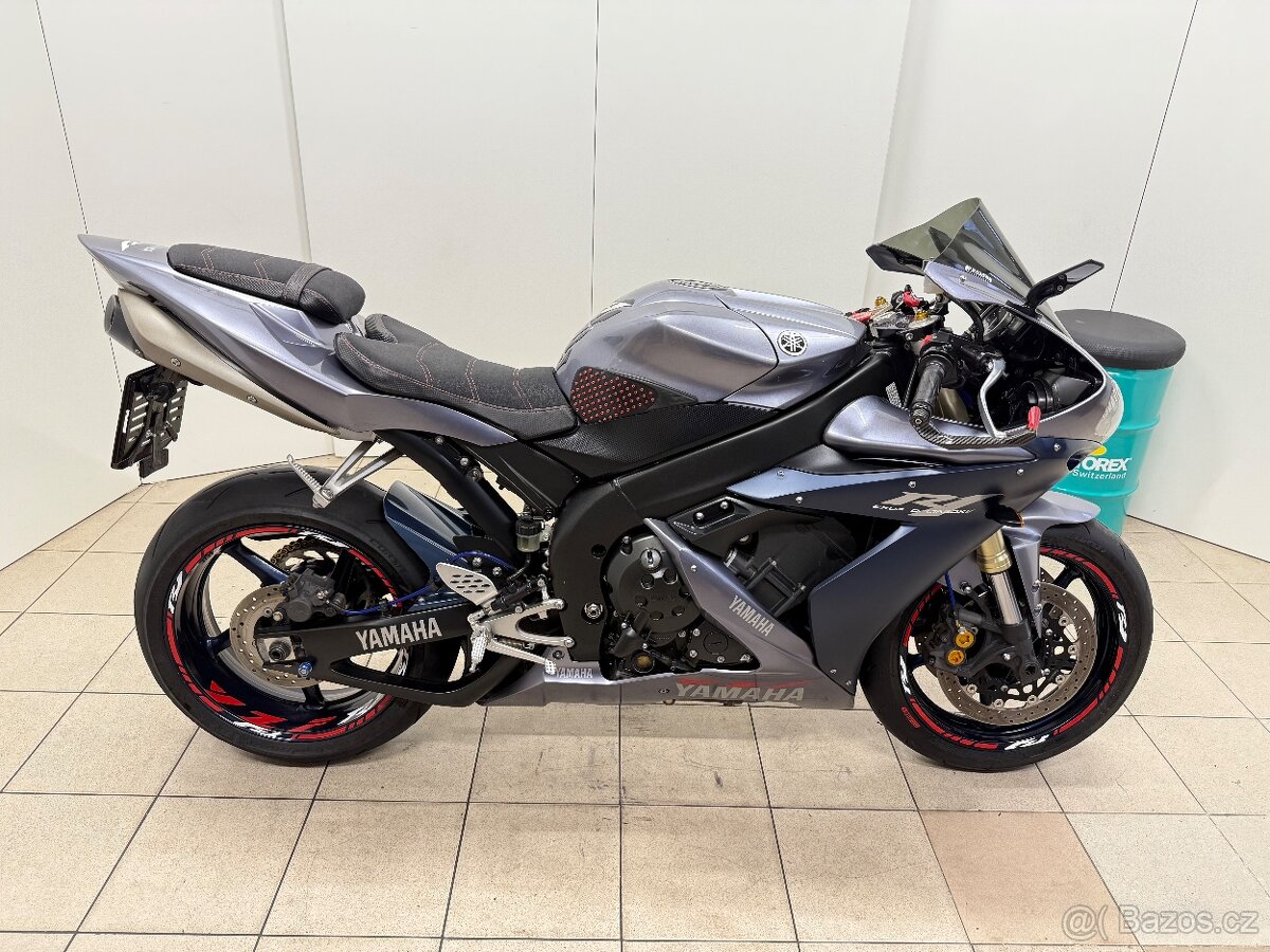 YAMAHA YZF - R1