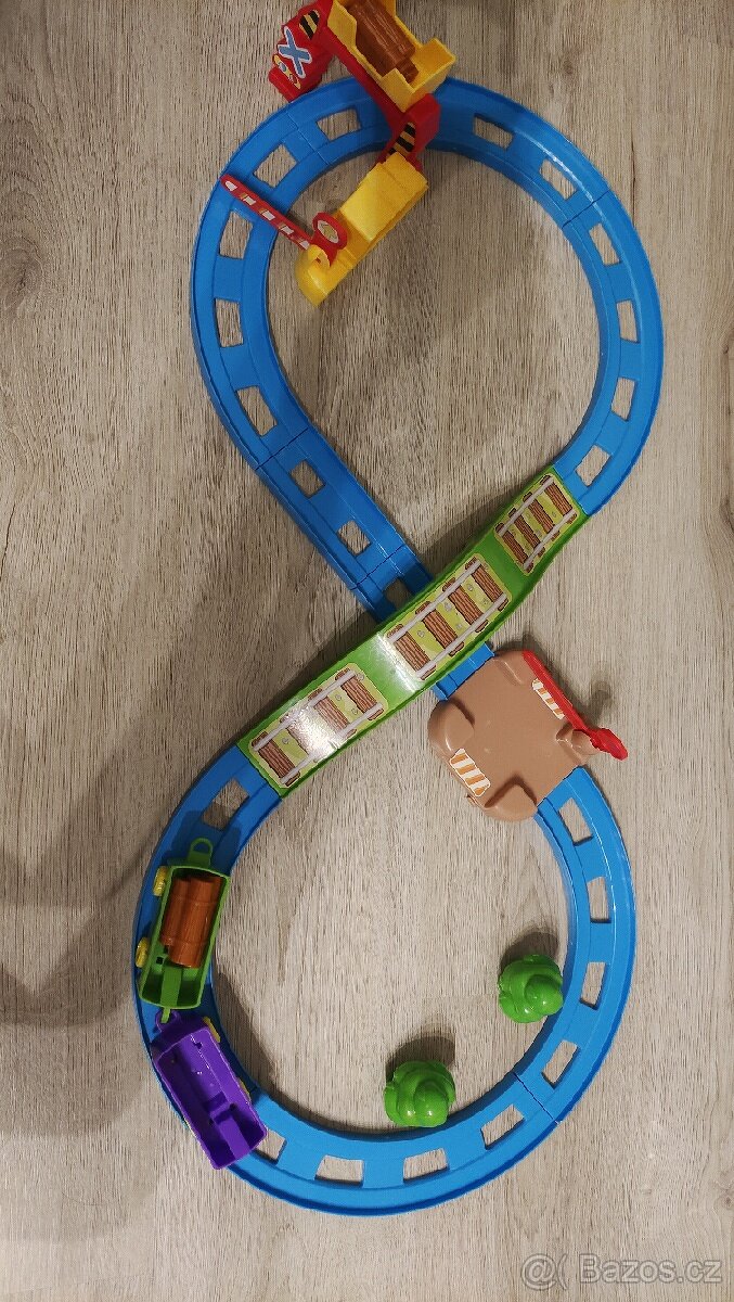 Dětská dráha s autíčkem a vagónky