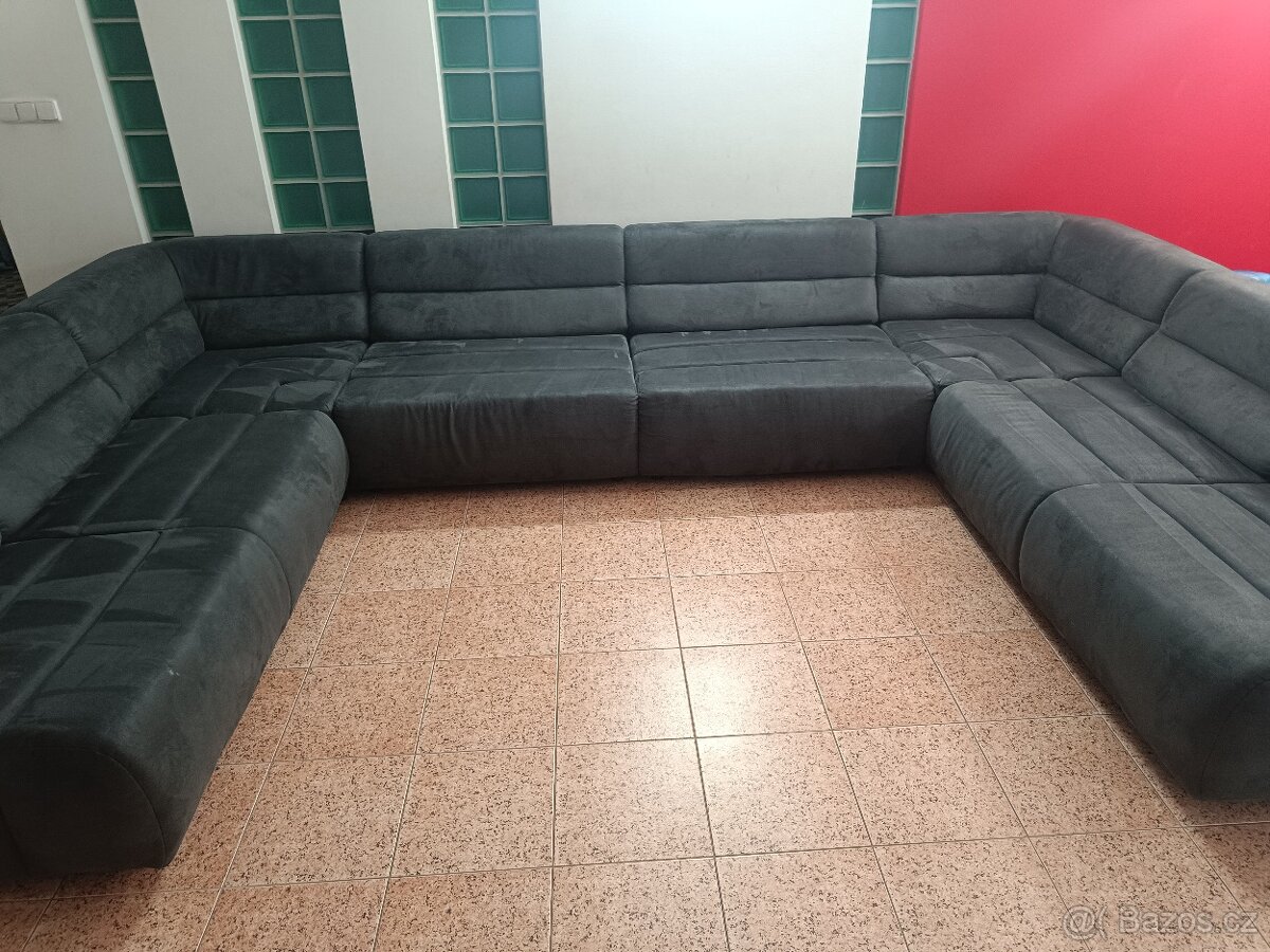 Rohová sedačka do U – 415x260x260 cm, málo používaná