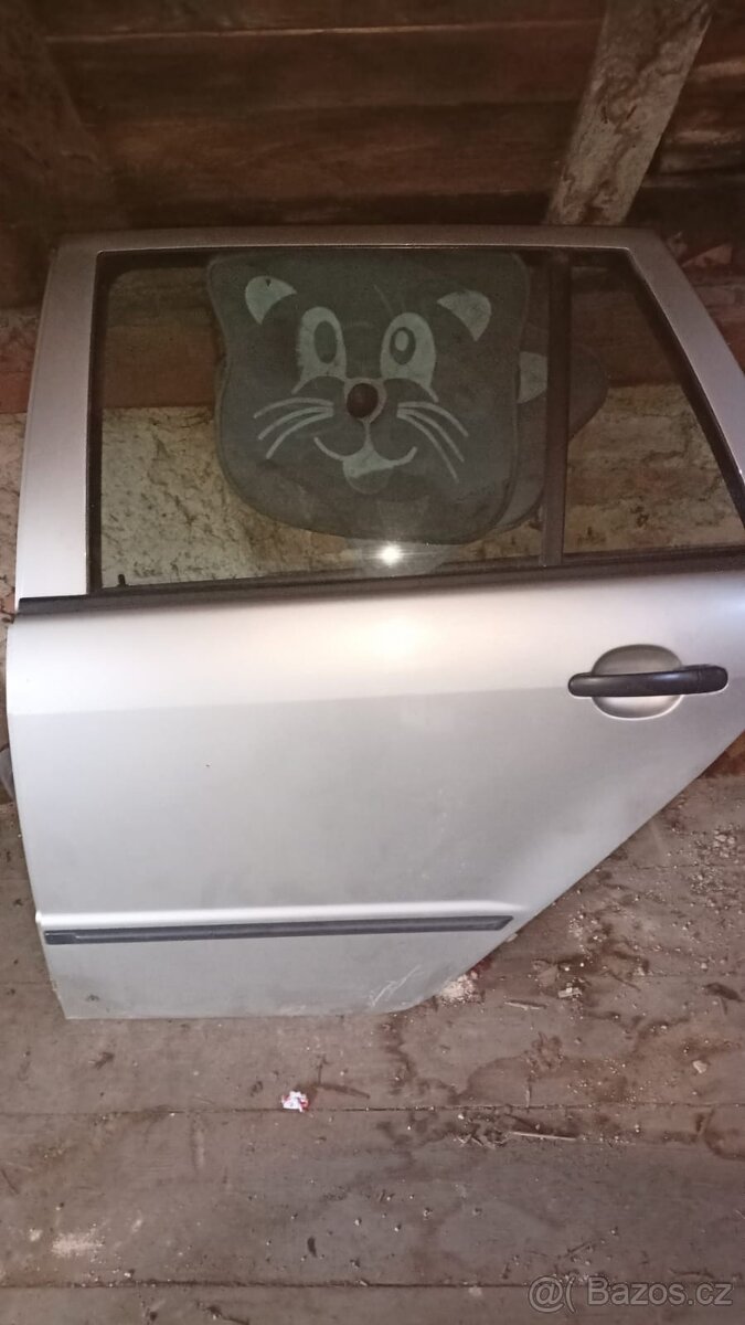 Levé zadní dveře fabia 1 combi