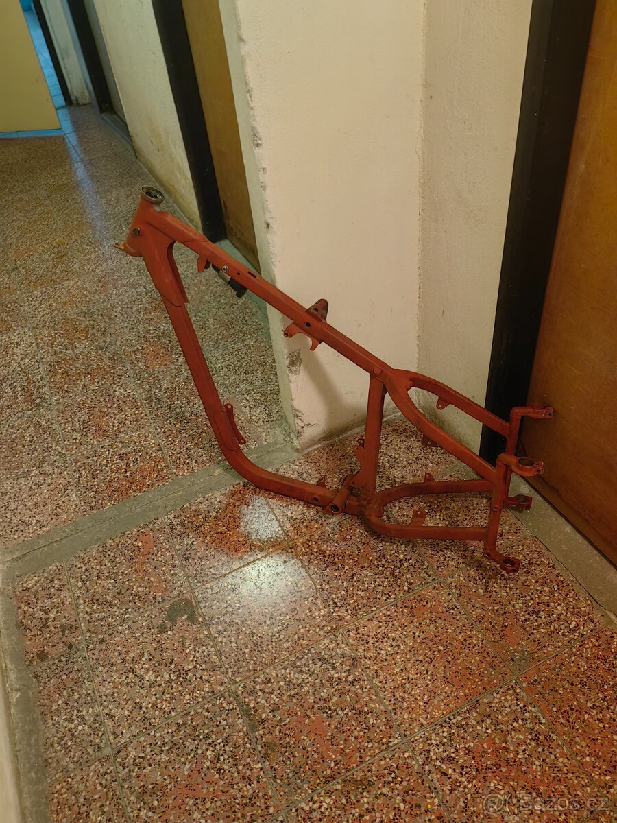 Jawa perak rám komunista