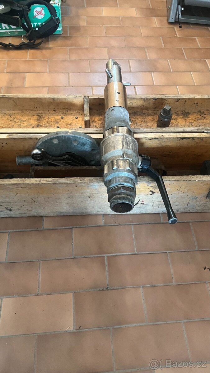 Navrtávací souprava F1