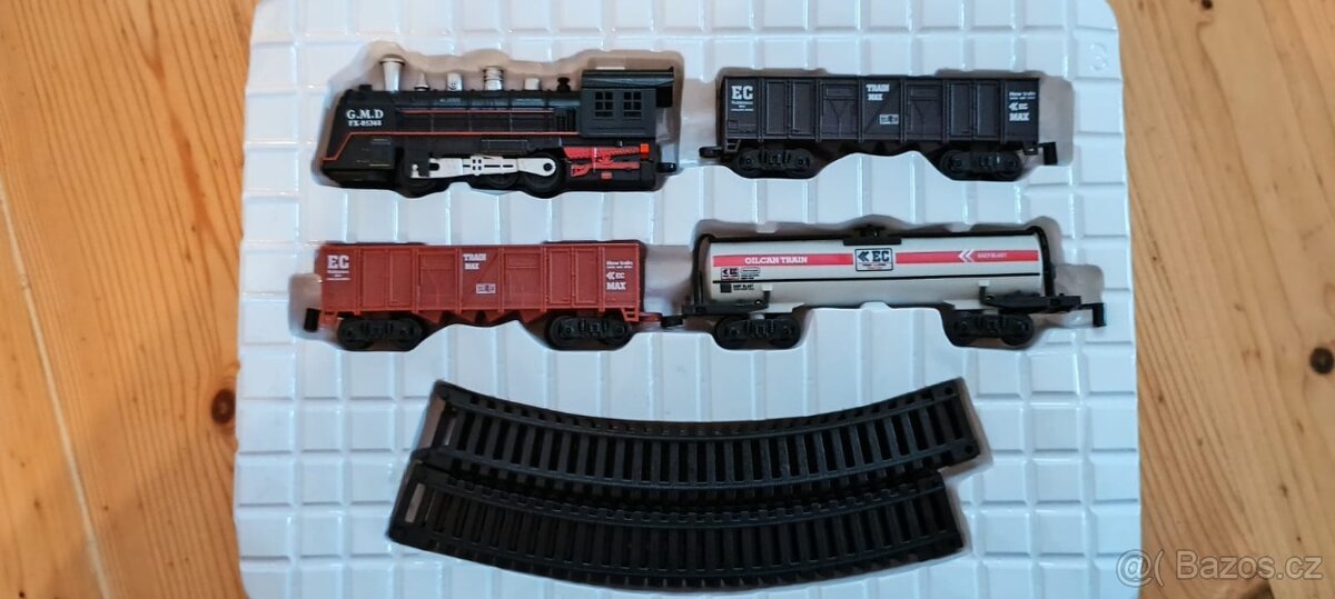 Mašinka ,vláček,koleje