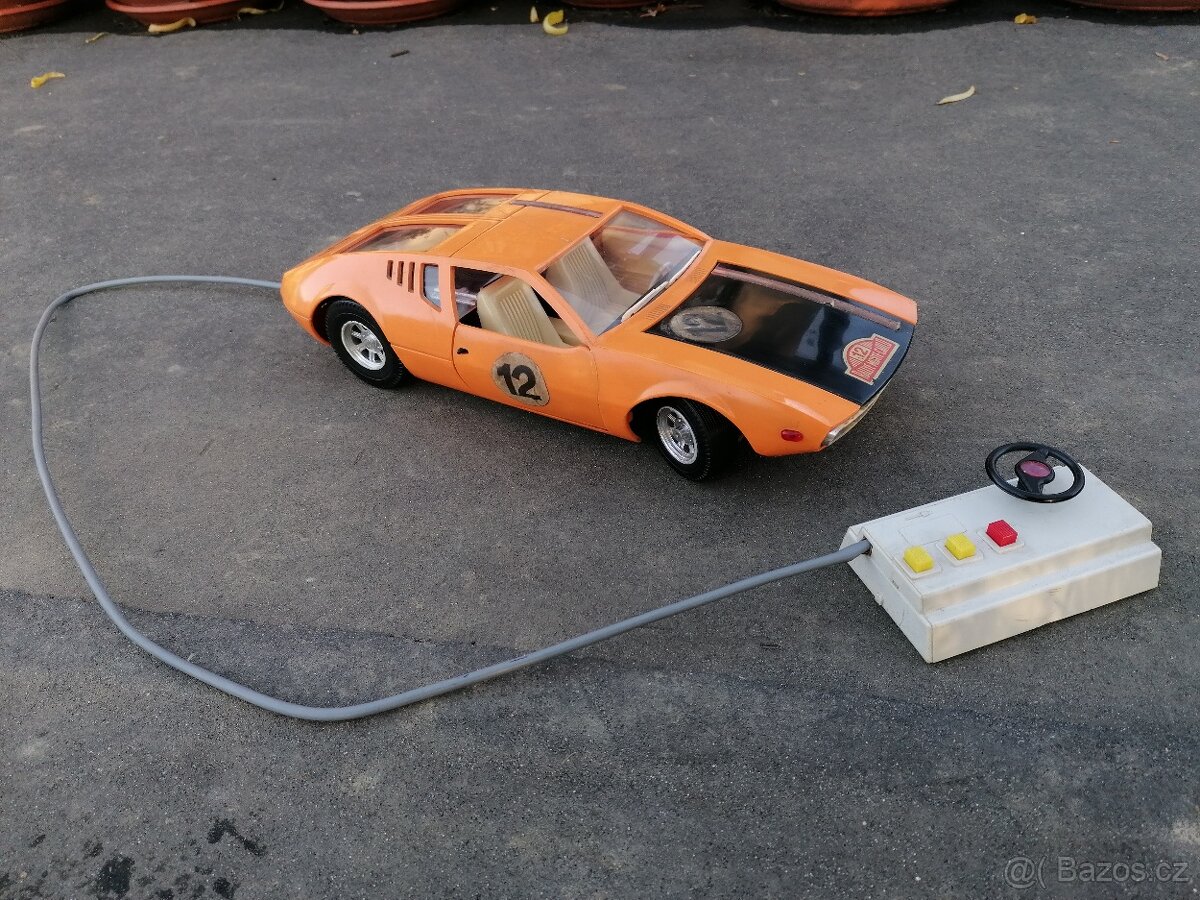 Predám starožitné auto na ovládanie Mangusta 1:12
